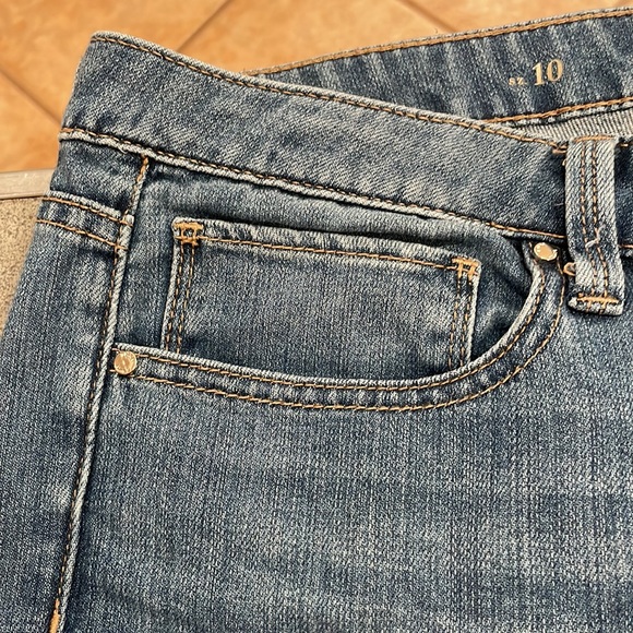 White House Black market girlfriend jeans Size 10 silver stitching stretch! - Picture 3 of 10